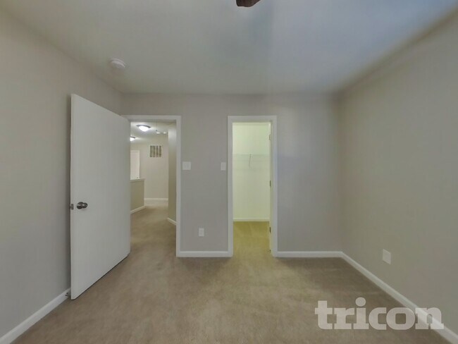 Building Photo - 3436 Pikes Peak Dr