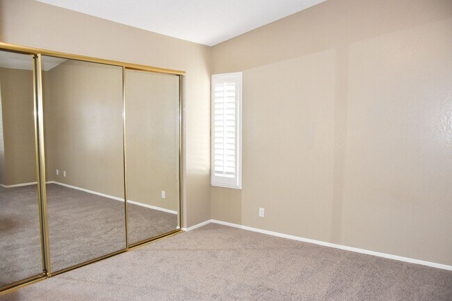 Building Photo - Beautiful 2 Story Home For Rent