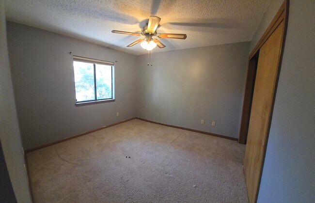Building Photo - 3929 Balsam Dr