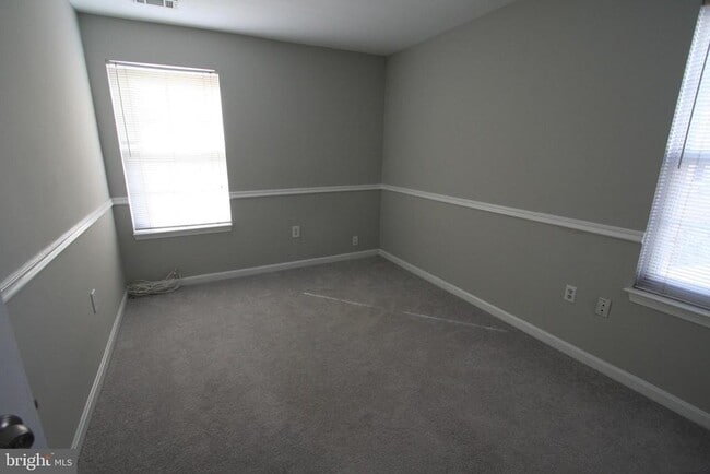 Building Photo - 6233 Sandpiper Ct