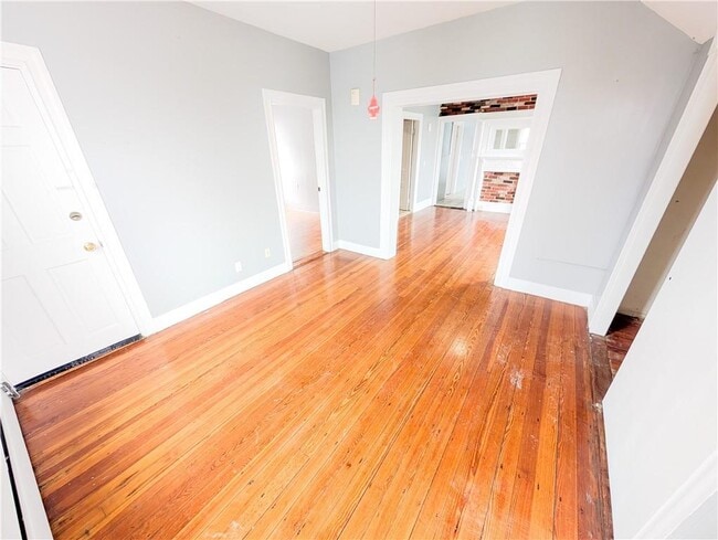 Building Photo - 53 Bancroft St