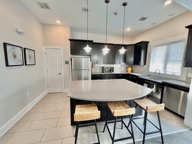 Building Photo - Morgan's Bluff