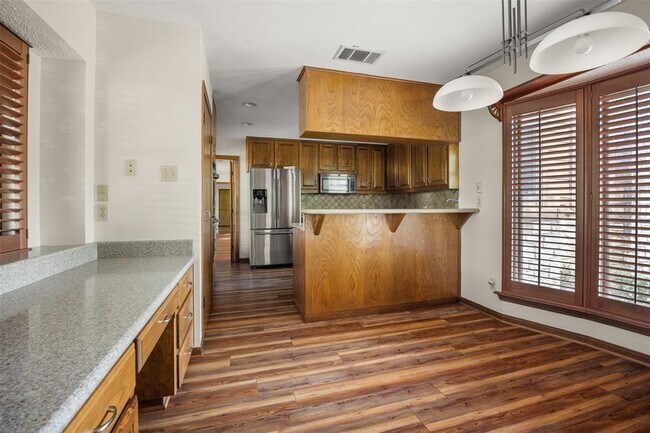 Building Photo - 6007 Ivy Hills Dr