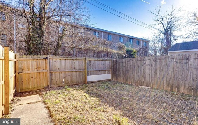 Building Photo - 3007 Oakley Ave