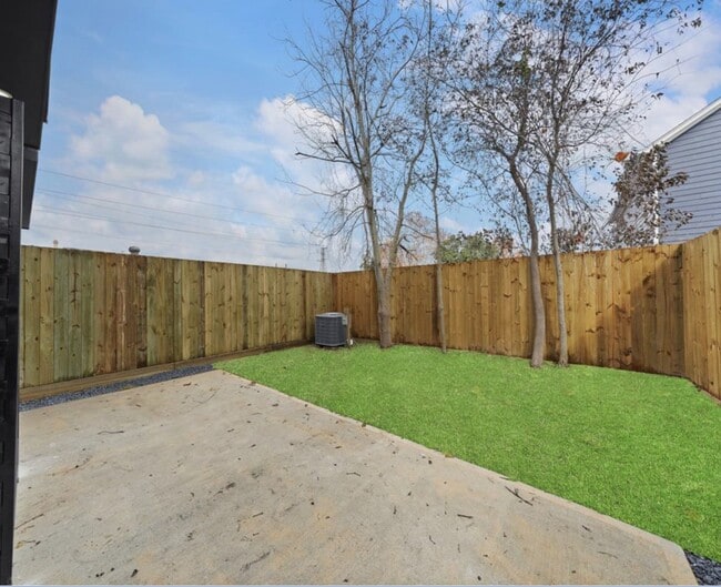 Building Photo - 5212 Arapahoe St