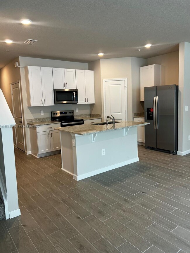 Building Photo - 478 Salisbury Cir