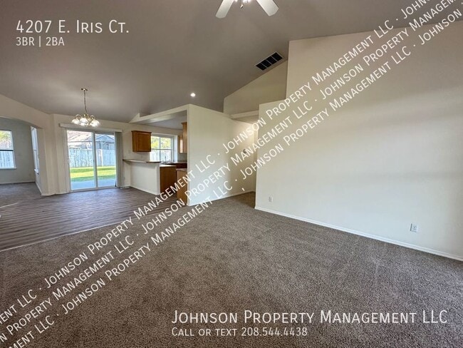 Building Photo - 4207 E Iris Ct
