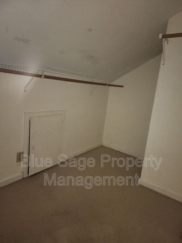 Building Photo - 137 W 13th St