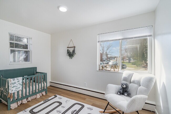 Building Photo - Available Now!  Fully renovated 1 bedroom ...