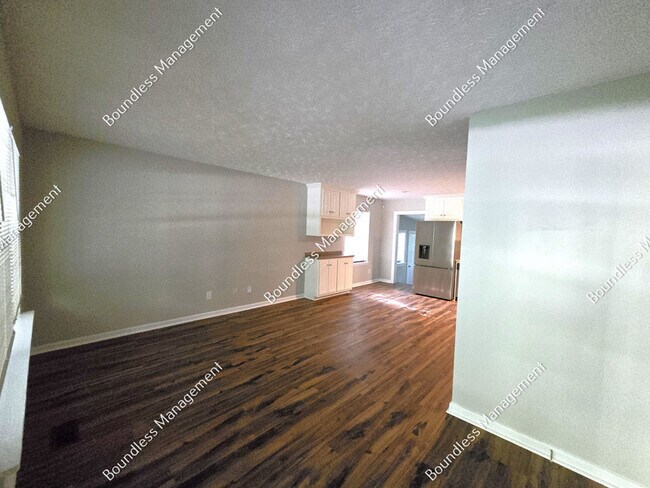 Building Photo - 5183 Suggs St