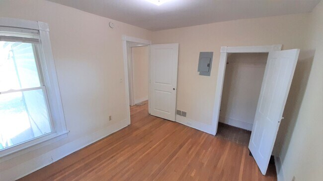 Building Photo - 410 S Aurora St