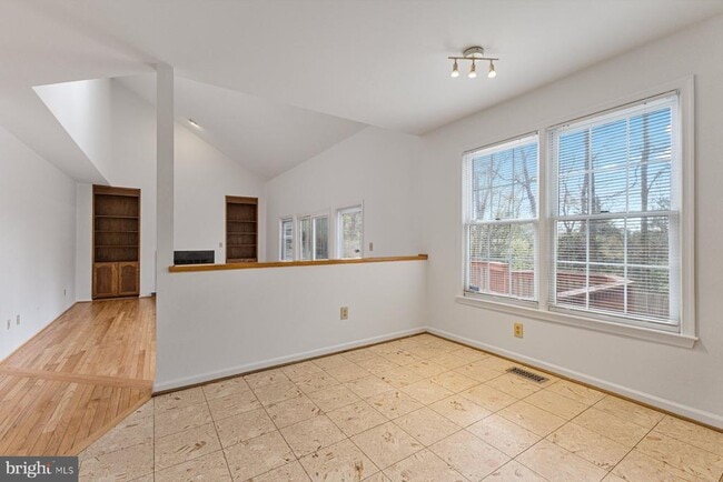 Building Photo - 918 White Pine Pl