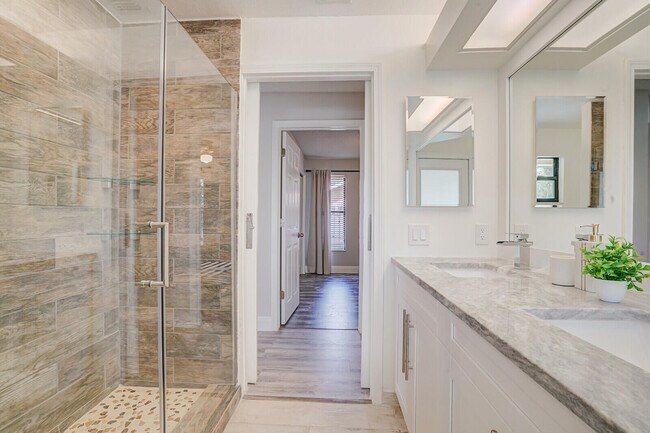 Building Photo - 13834 Geranium Pl