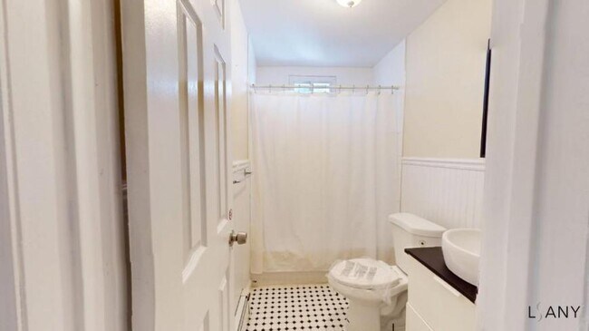 Building Photo - 3 bedroom in BRONX NY 10457