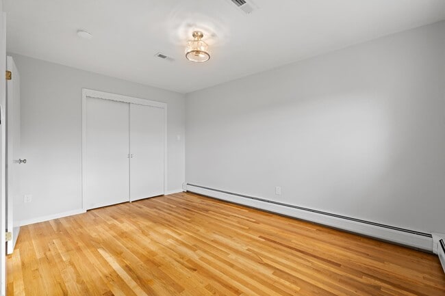 Building Photo - 144 W 30th St