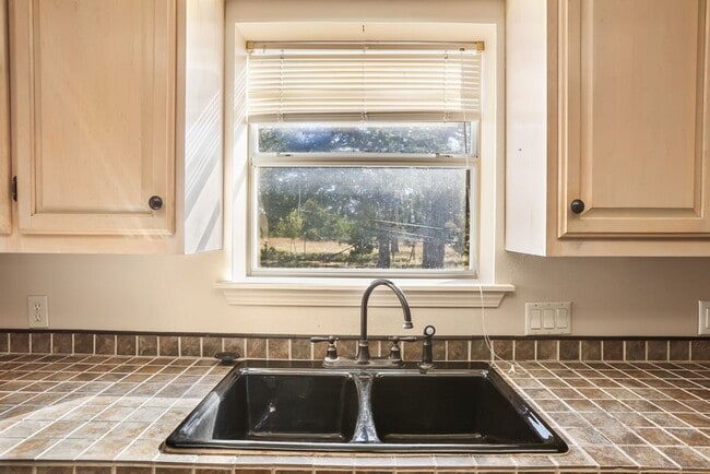 Building Photo - Hill Country Retreat