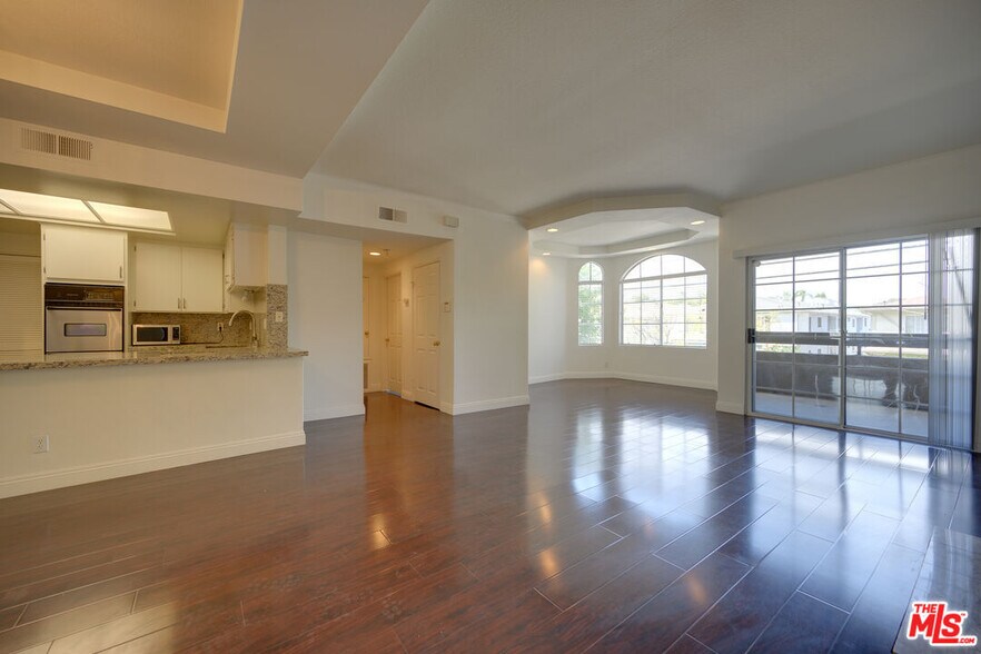 Building Photo - 14960 Dickens St