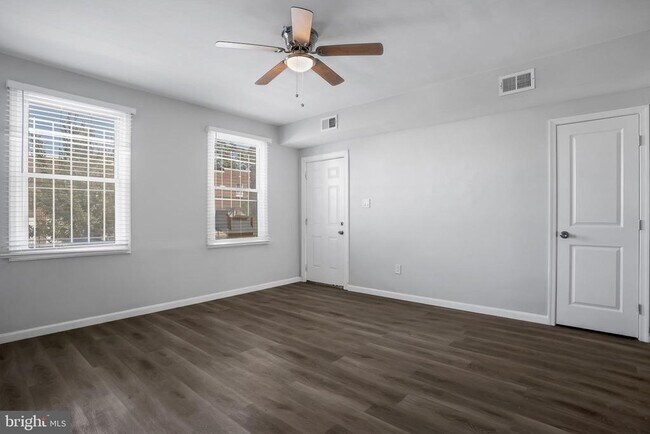 Building Photo - 1223 Simms Pl NE