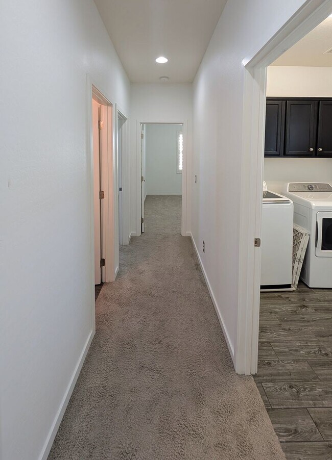 Building Photo - 3 Bedroom Home in the Mulberry Community Near S Signal Butte Rd and E Guadalupe Rd!