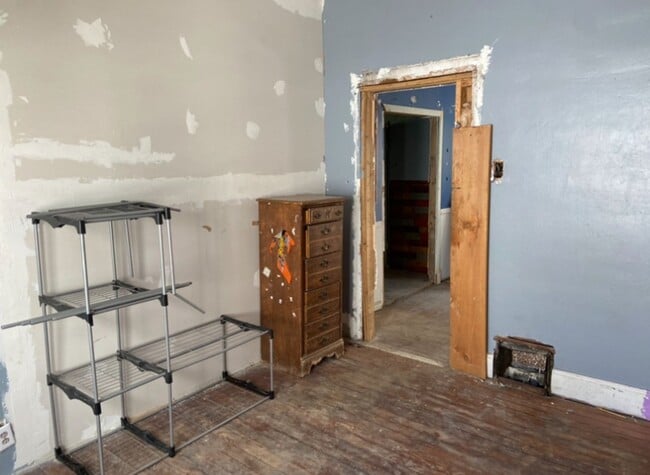 Building Photo - Investment Special! - $390 Month / $800 Down