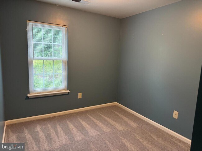 Building Photo - 38 White Pine Cir