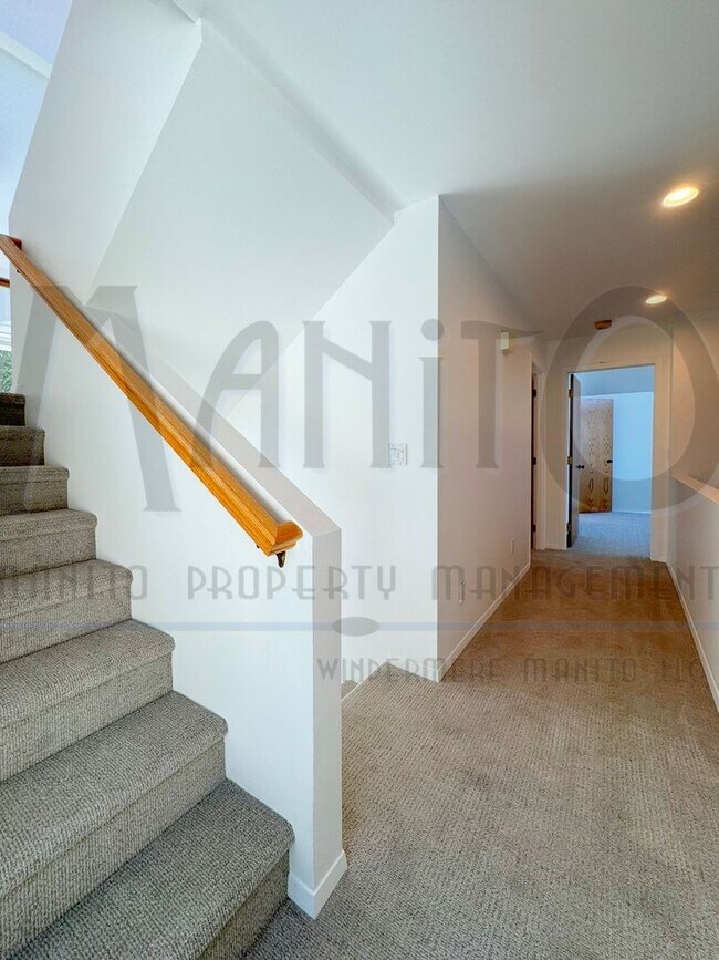 Building Photo - Unique Jon Sayler Designed Townhome