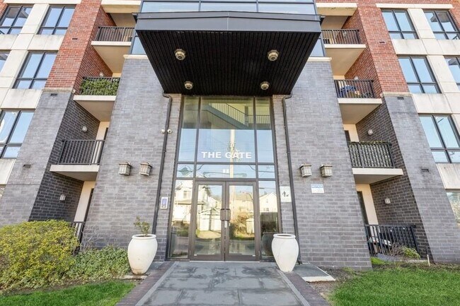 Building Photo - 17 Meadow Rd