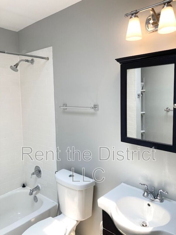 Building Photo - 624 Orleans Pl NE