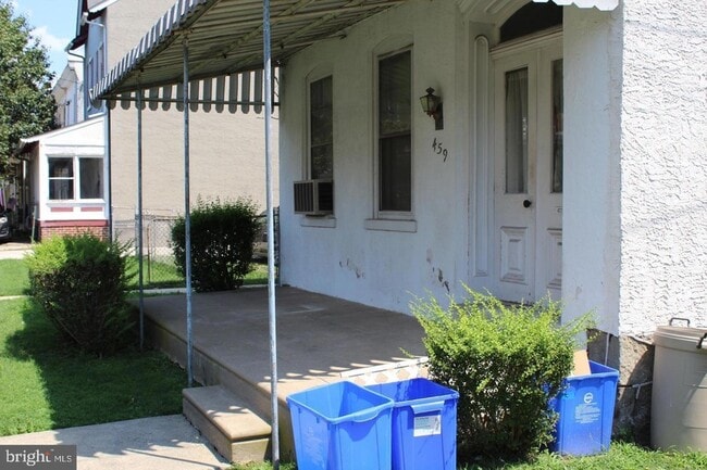 Building Photo - 459 Martin St