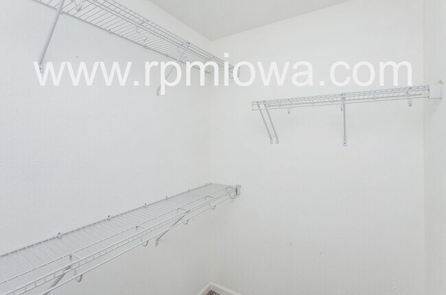 Building Photo - ESTABLISHED NEIGHBORHOOD!!! 4 Bedroom, 3 Bath Home in Ankeny