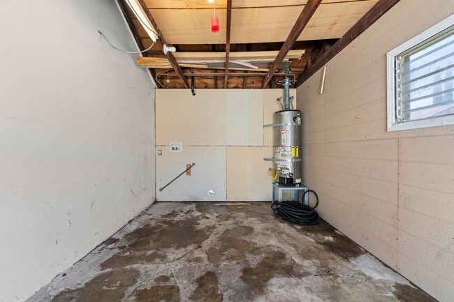 Building Photo - 10823 McVine Ave
