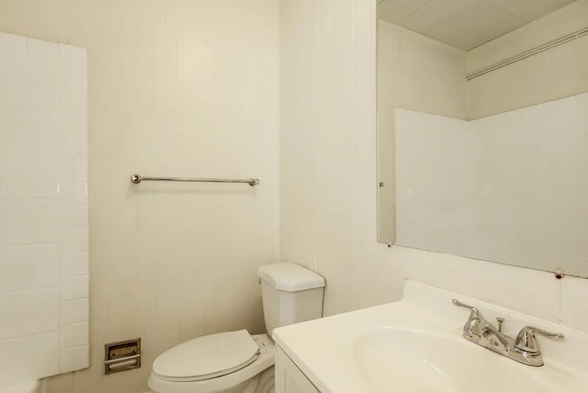 Building Photo - 1043 E Indianola Ave