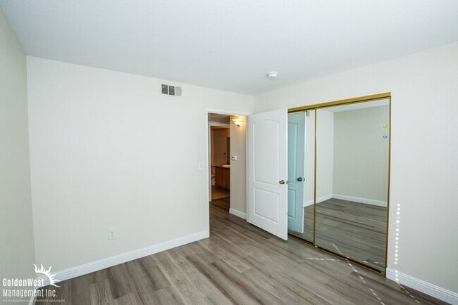 Building Photo - Beautiful & Inviting 3Bdm 2Ba Condo at Tuscan Villas