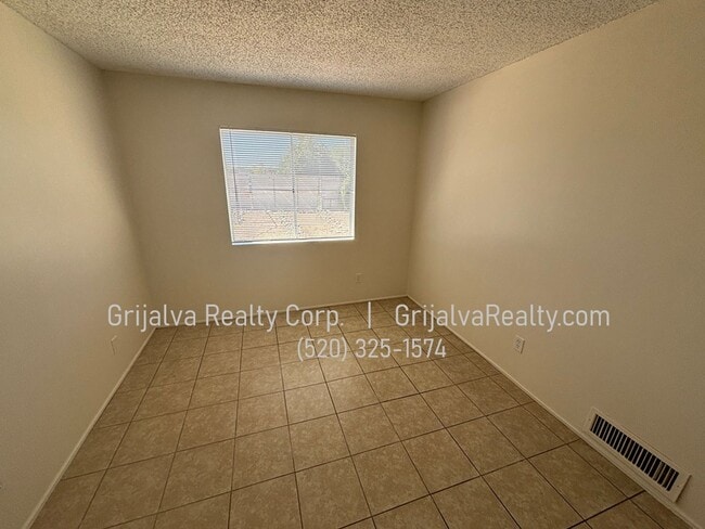 Building Photo - Large Eastside 4 Bedroom, 2 Bath House for Rent (Tanque Verde/Pantano)