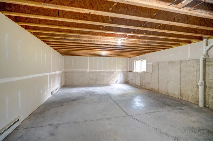 Building Photo - 264 Meadowside Dr