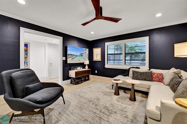 Building Photo - 3100 NE 48th St