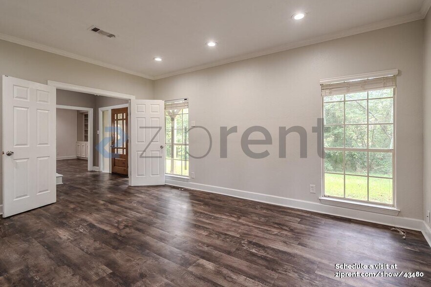 Building Photo - 665 Ravensworth Dr