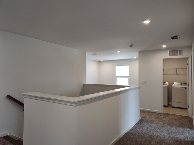 Building Photo - Move-in Ready home Located in The Parkside...