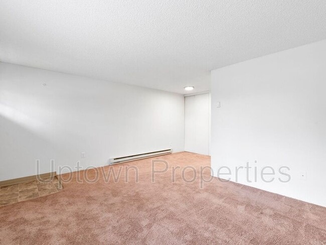 Building Photo - 6830 N Richmond Ave