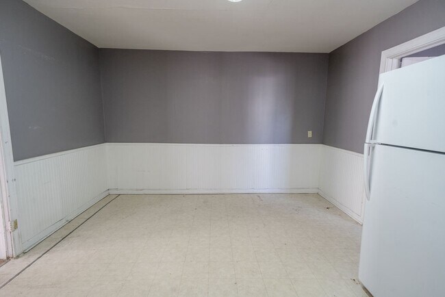 Building Photo - 2218 1/2 Chapman St