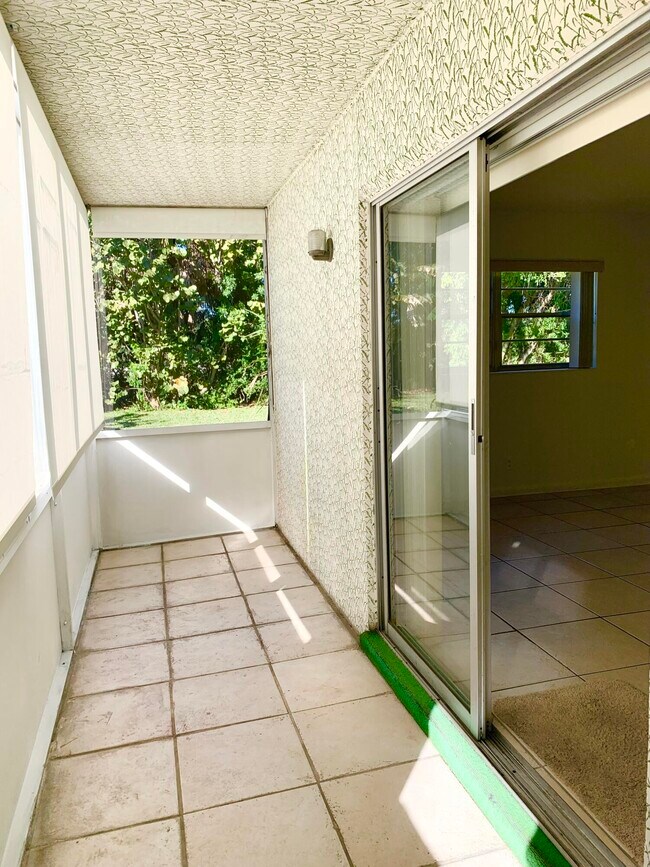 Building Photo - 39 Sussex B