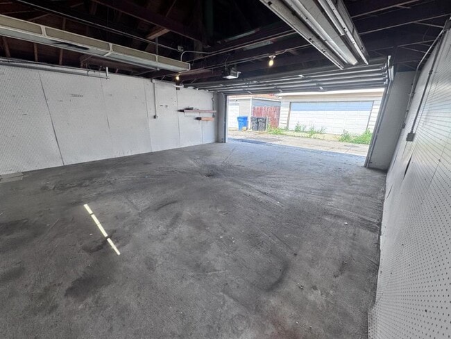 Building Photo - 2931 N Rutherford Ave