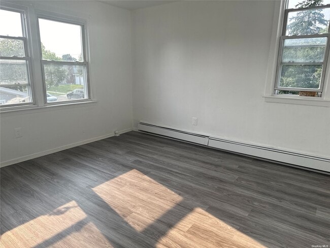 Building Photo - 1322 Commodore Rd