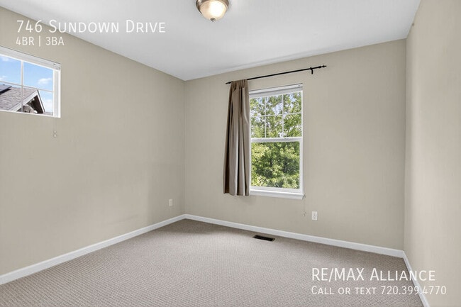 Building Photo - 746 Sundown Dr