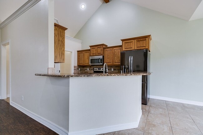 Building Photo - COMING NOVEMBER 2025 - Bentwood Country Cl...