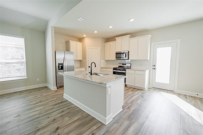 Building Photo - 613 Harbor Oaks Dr