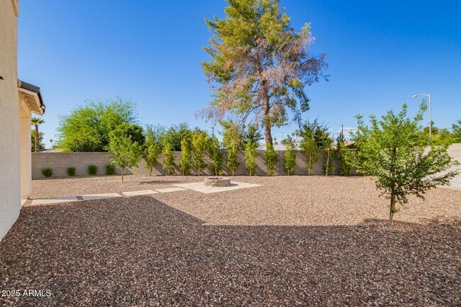 Building Photo - 6556 N 15th Dr