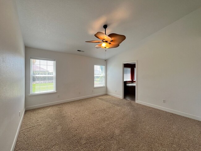 Building Photo - Well Maintained Home in Pelican Point Comm...