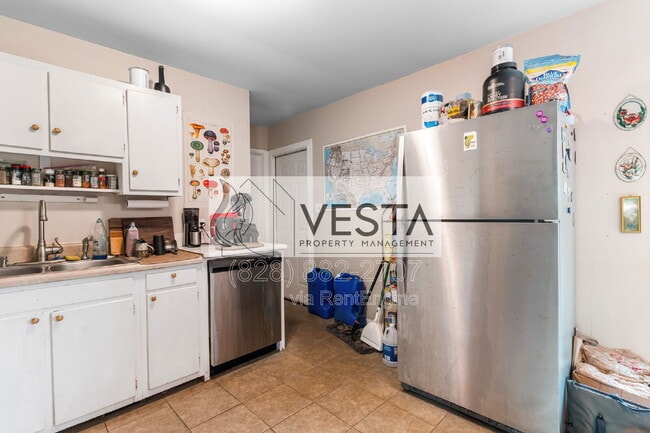 Building Photo - 60 Greeley St