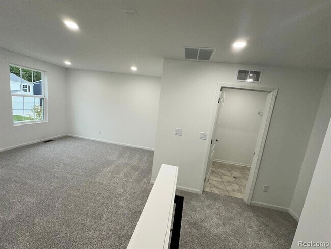 Building Photo - 9153 Dogwood Ln